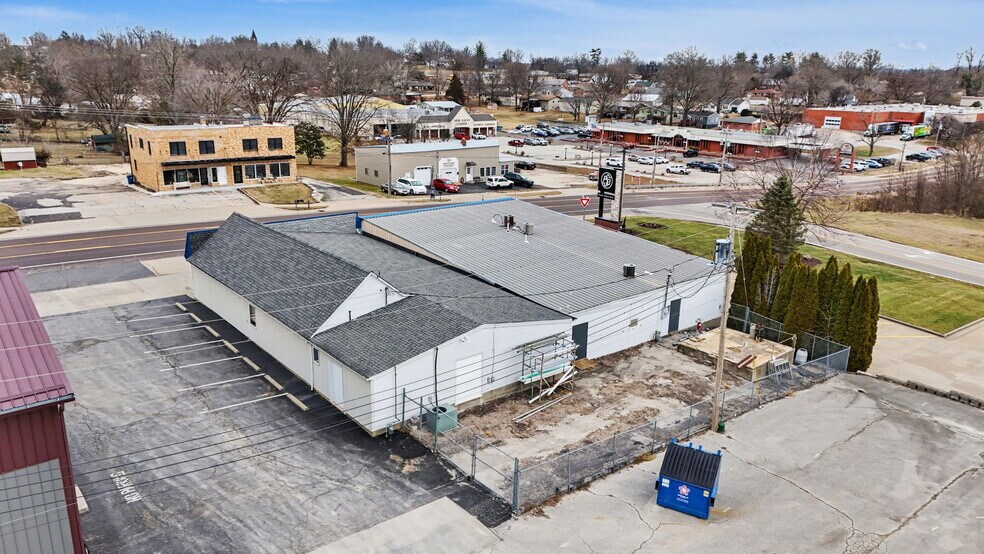 More Photos Of 9420-9424 MO-100, New Haven General Retail For Sale