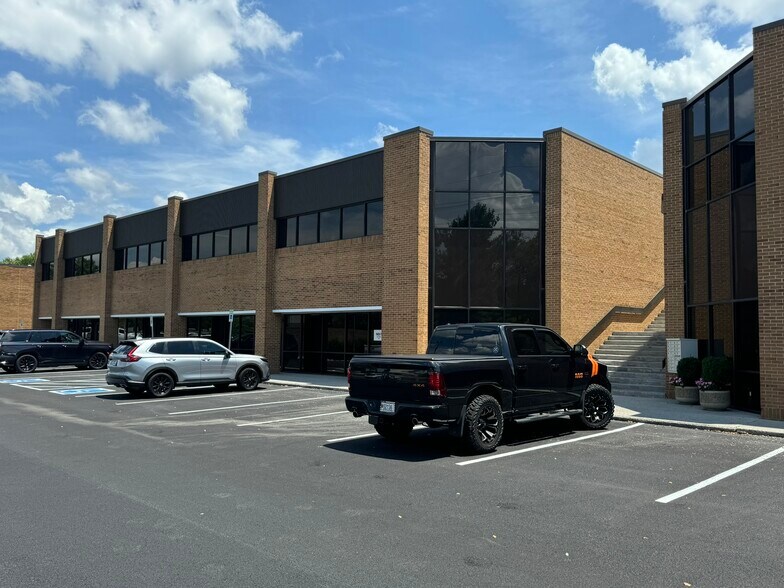 More Photos Of 9051 Executive Park Dr, Knoxville Office For Lease