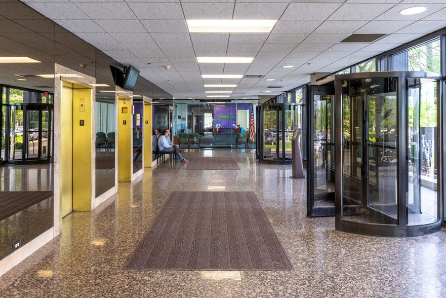 More Photos Of 3601 Algonquin Rd, Rolling Meadows Office For Lease