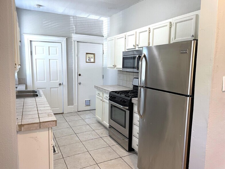 More Photos Of 146 N Logan St, Denver Specialty For Sale