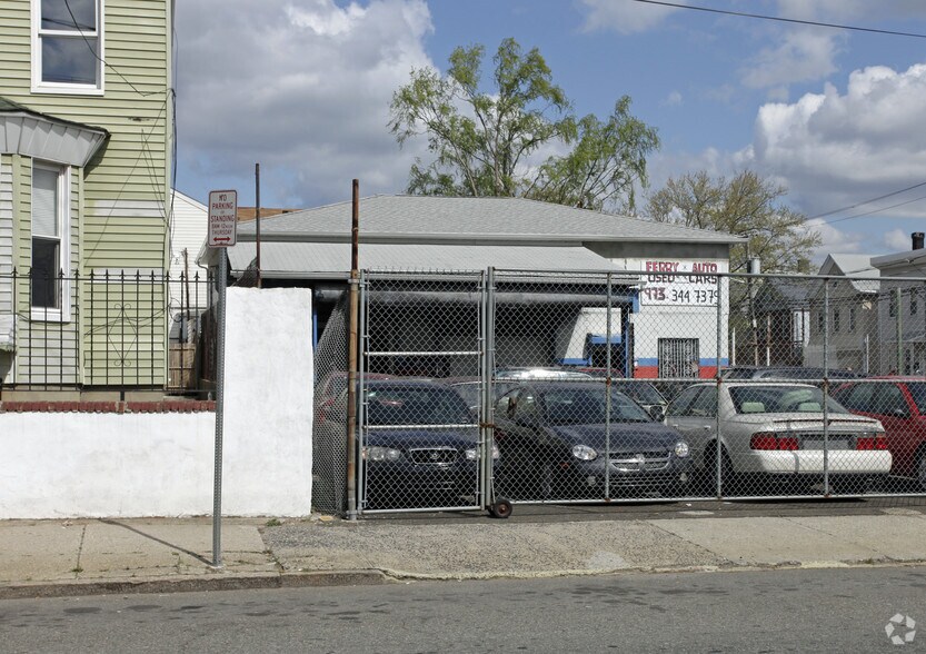 More Photos Of 460 Ferry St, Newark Auto Repair For Sale