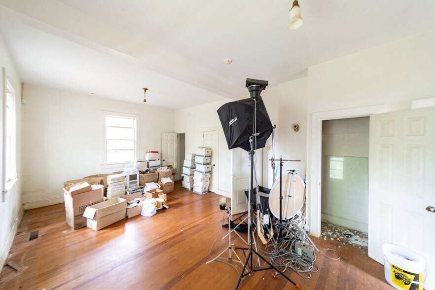 More Photos Of 1319 Opelika Rd, Auburn General Retail For Sale