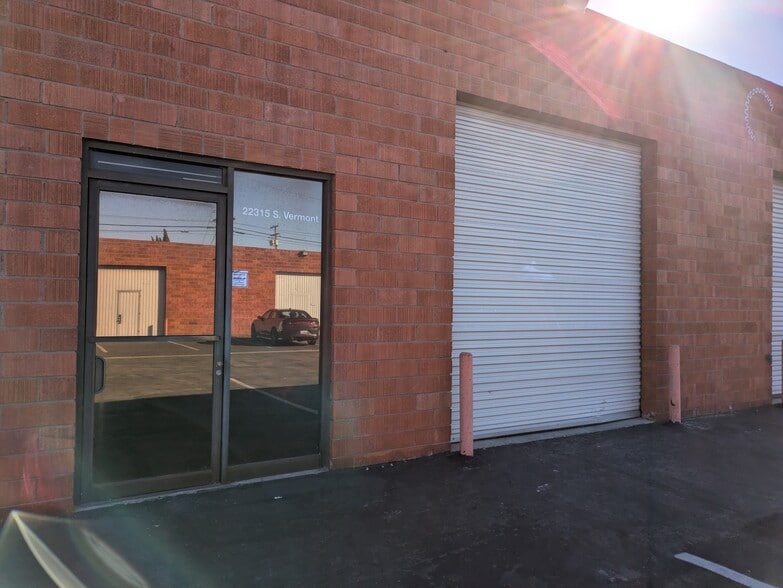 More Photos Of 22305-22319 S Vermont Ave, Torrance Warehouse For Lease