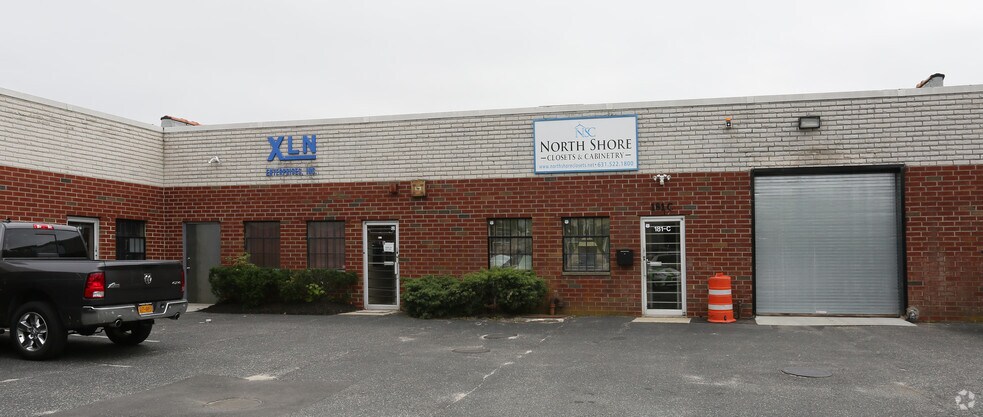 More Photos Of 181 E Industry Ct, Deer Park Warehouse For Lease