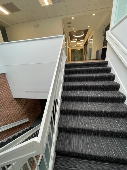 More Photos Of 208 Elm St, New Canaan General Retail For Lease