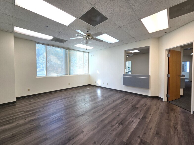 More Photos Of 300 Old River Rd, Bakersfield Medical For Lease