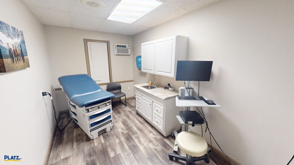 More Photos Of 2376 Southeast Blvd, Salem Medical For Sale