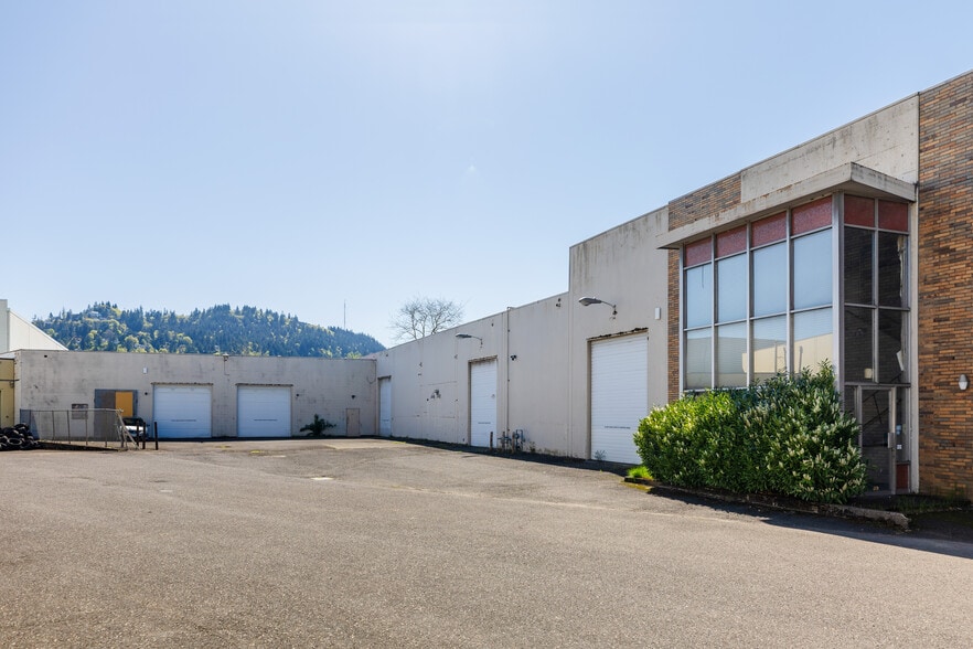 More Photos Of 3155 NW Yeon Ave, Portland Warehouse For Sale