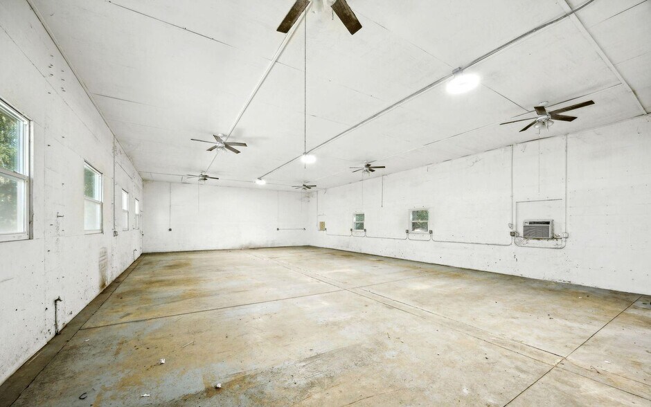 More Photos Of 819 S Moody Rd, Palatka Freestanding For Sale