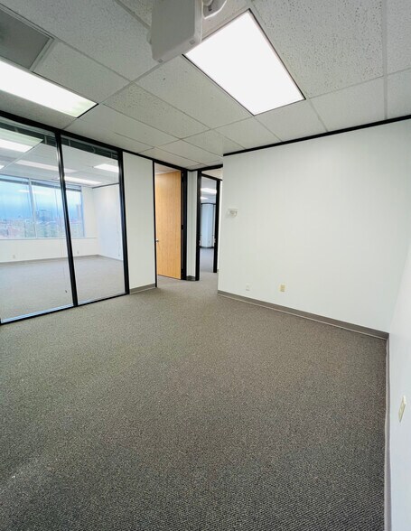 More Photos Of 3033 Chimney Rock Dr, Houston Office For Lease