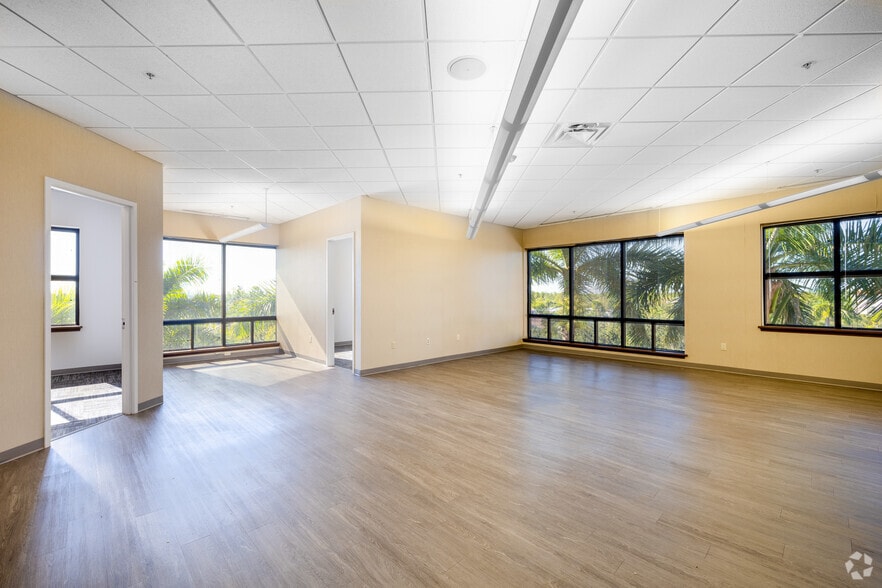 More Photos Of 9530 Marketplace Rd, Fort Myers Office For Lease