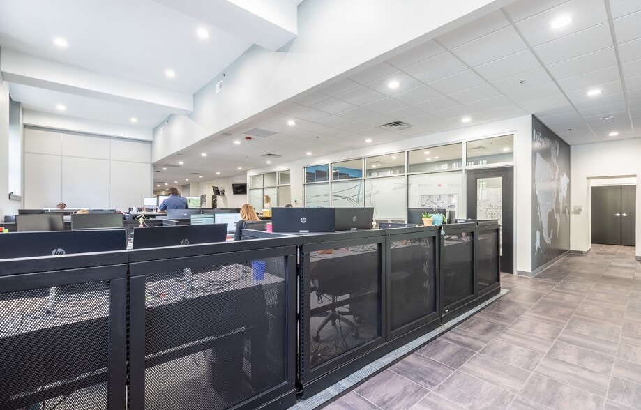 More Photos Of 225-227 Main St, Evansville Office For Lease