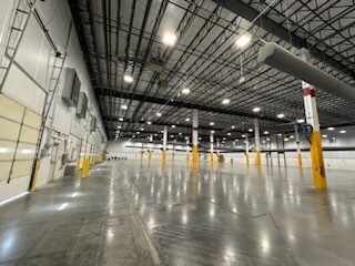 More Photos Of 4401 E Hefner Rd, Oklahoma City Distribution For Sale