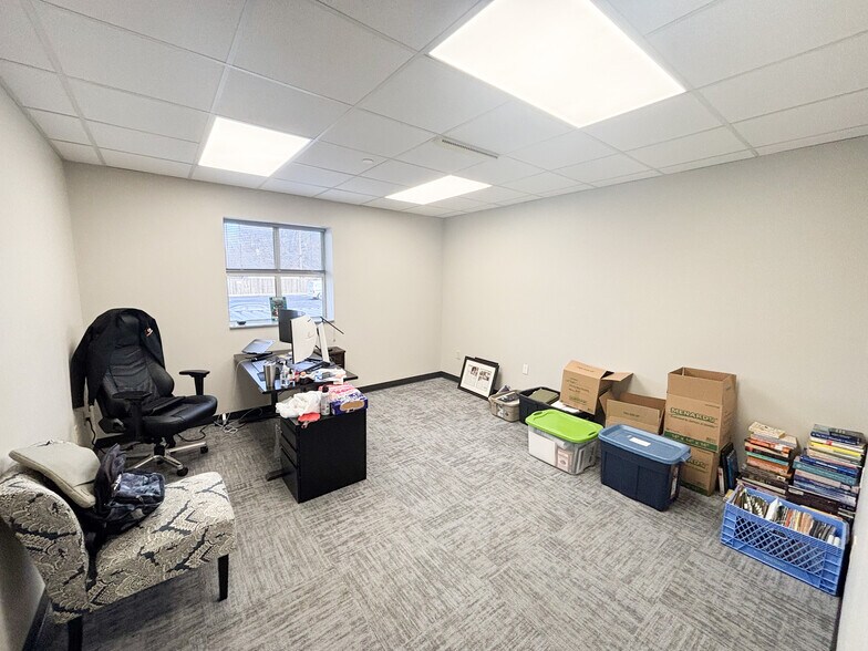 More Photos Of 3171 E Sunshine St, Springfield Office Residential For Lease
