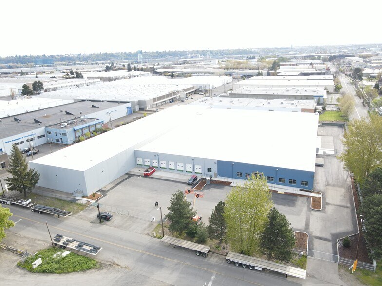 More Photos Of 2720 NW 35th Ave, Portland Warehouse For Sale