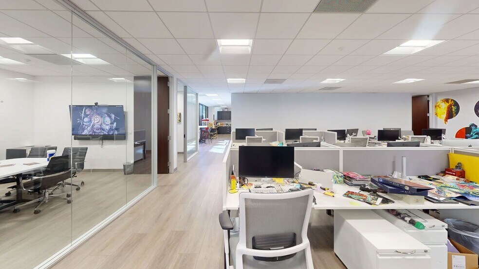 More Photos Of 14140-14144 Ventura Blvd, Sherman Oaks Loft Creative Space For Lease