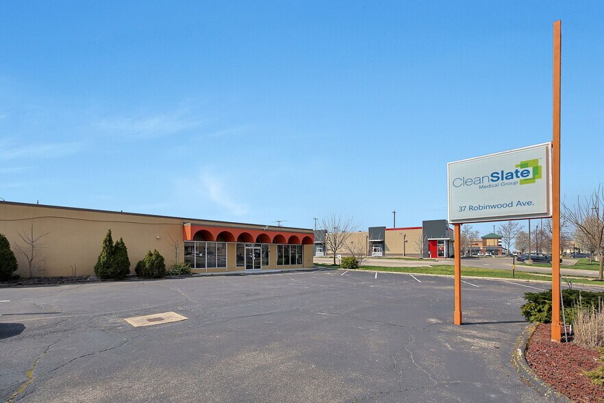 More Photos Of 37 Robinwood Ave, Whitehall Freestanding For Lease