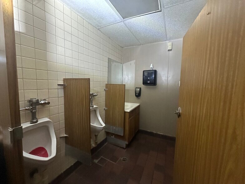 More Photos Of 3145 N Watkins St, Memphis General Retail For Sale