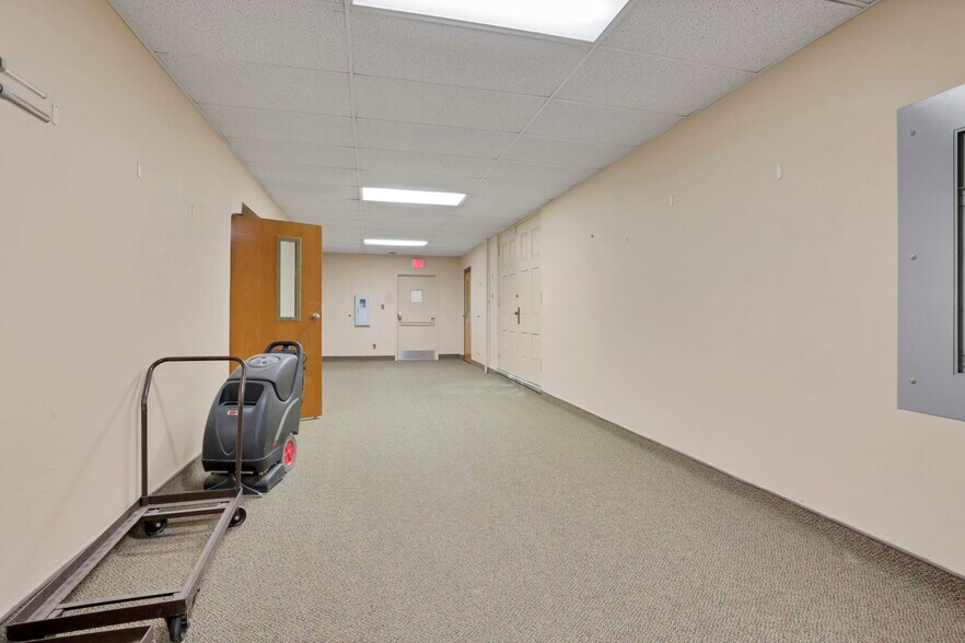 More Photos Of 300 E Auburn Ave, Springfield Office For Sale