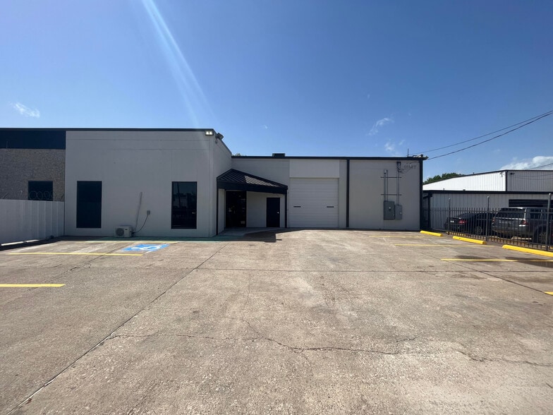 Primary Photo Of 11157 Ables Ln, Dallas Warehouse For Sale