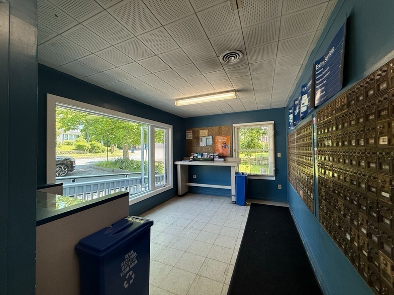 More Photos Of 529 Old County Rd, Westport Post Office For Sale
