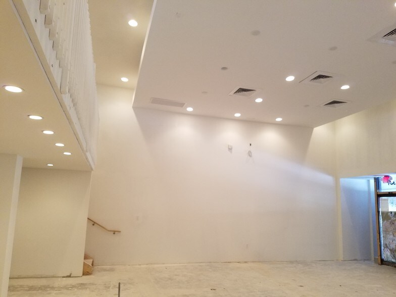 More Photos Of 374-384 Miracle Mile, Coral Gables Storefront For Lease