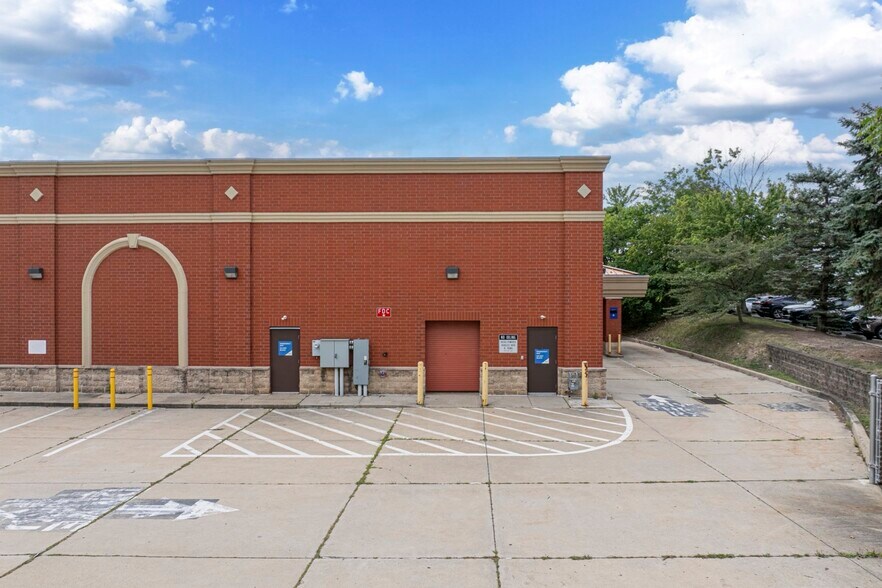 More Photos Of 1121 Bower Hill Rd, Pittsburgh Drugstore For Sale
