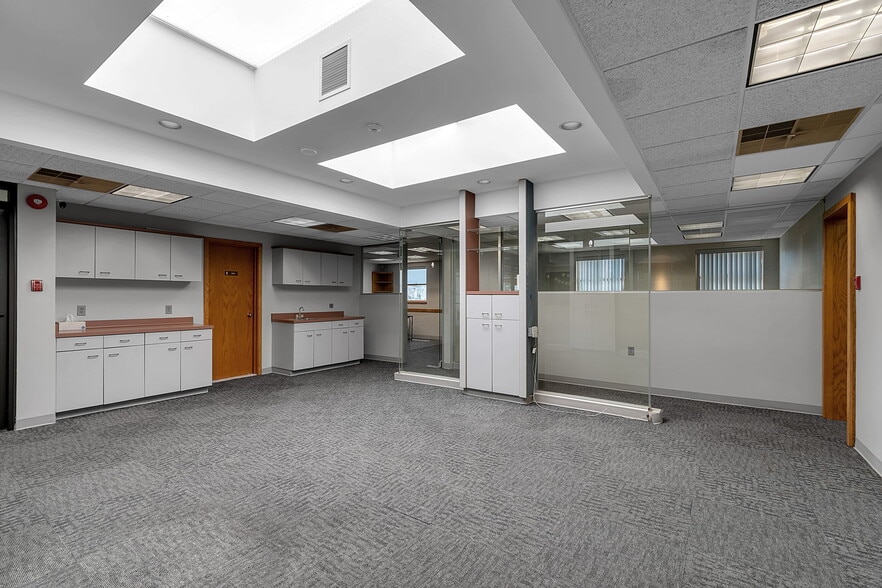 More Photos Of 1783 Kenmore Ave, Kenmore Warehouse For Sale