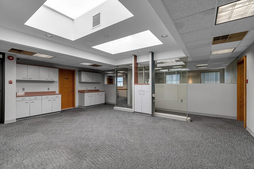 More Photos Of 1783 Kenmore Ave, Kenmore Warehouse For Sale