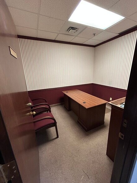 More Photos Of 333 E Ohio St, Indianapolis Medical For Lease