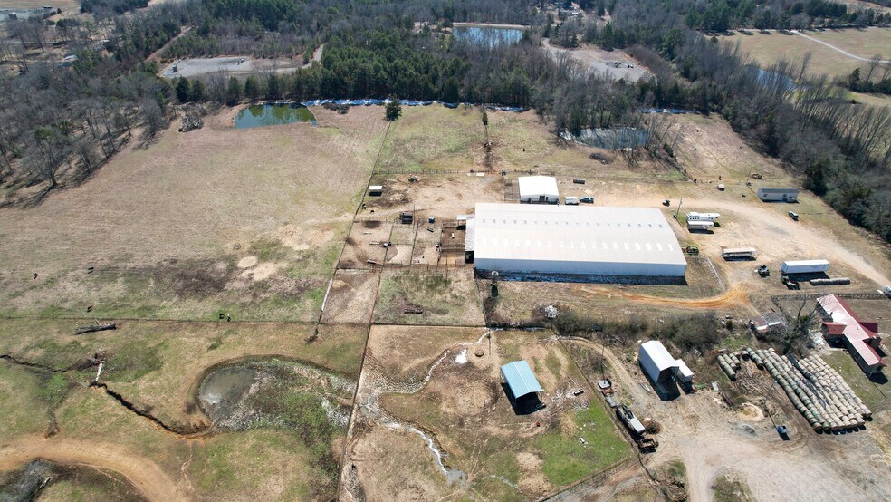 More Photos Of 99 Stacks Dr, Damascus Horse Stables For Sale