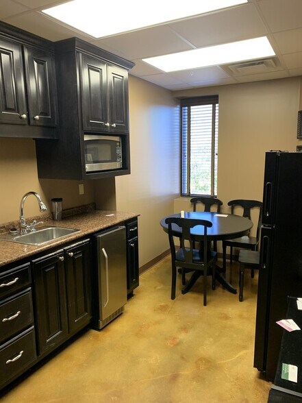 More Photos Of 20 Medical Center Dr, Jasper Medical For Lease