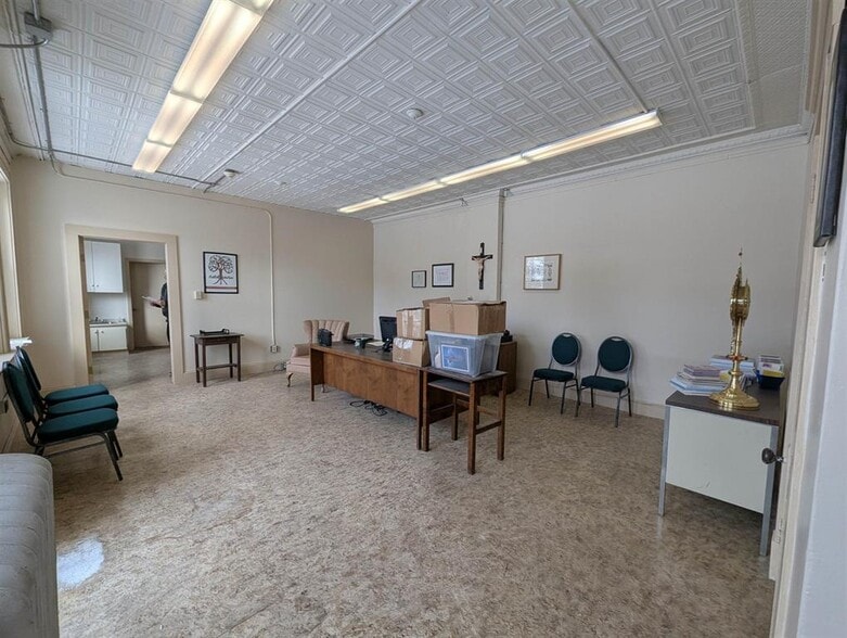 More Photos Of 16 Central st, Claremont Specialty For Sale