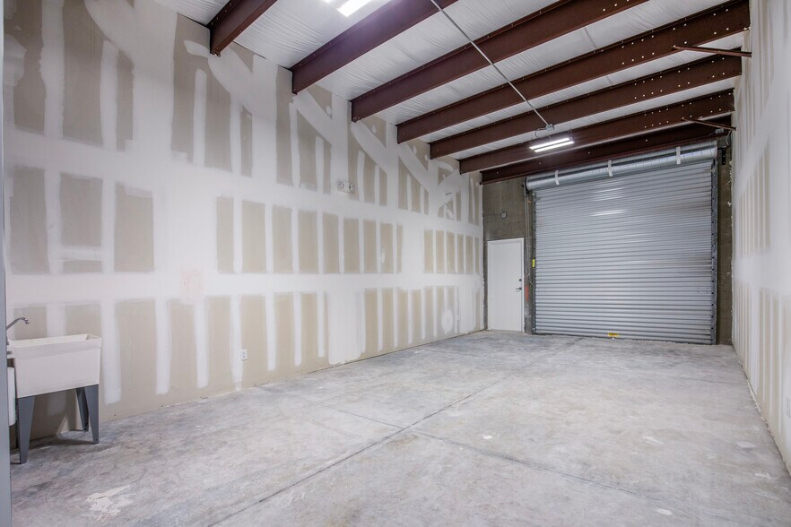 More Photos Of 2652 SW Brigantine Pl, Port Saint Lucie Warehouse For Lease