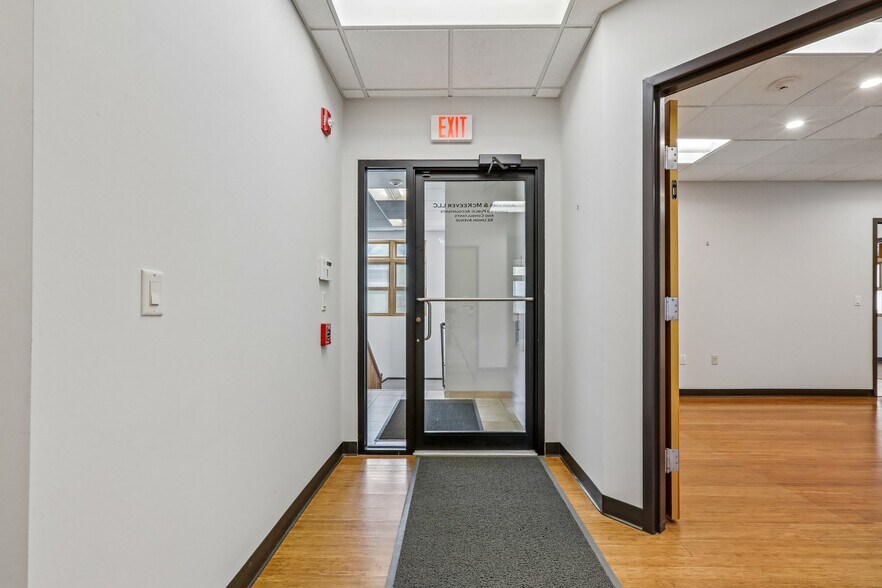 More Photos Of 92 Union Ave, Cresskill Office For Sale