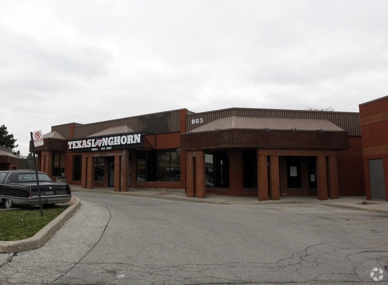 Primary Photo Of 803 Dundas St E, Mississauga Restaurant For Lease