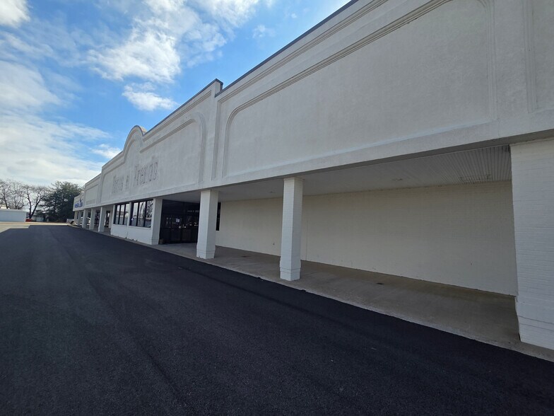 More Photos Of 1555 Campbell Ln, Bowling Green Freestanding For Lease