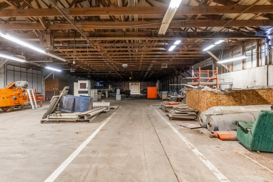 More Photos Of 155 1st St, Winthrop Warehouse For Lease