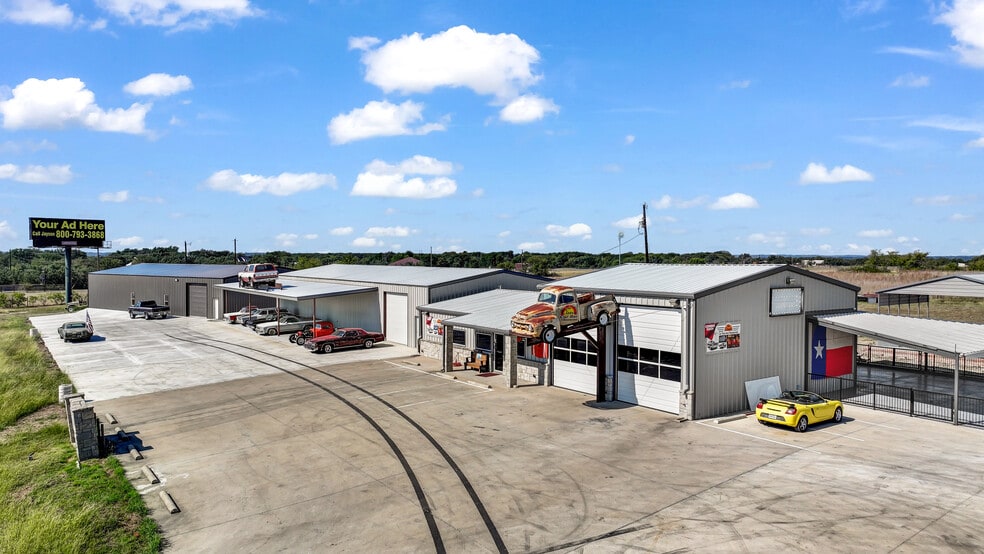 More Photos Of 5989 N FM 51, Weatherford Showroom For Sale