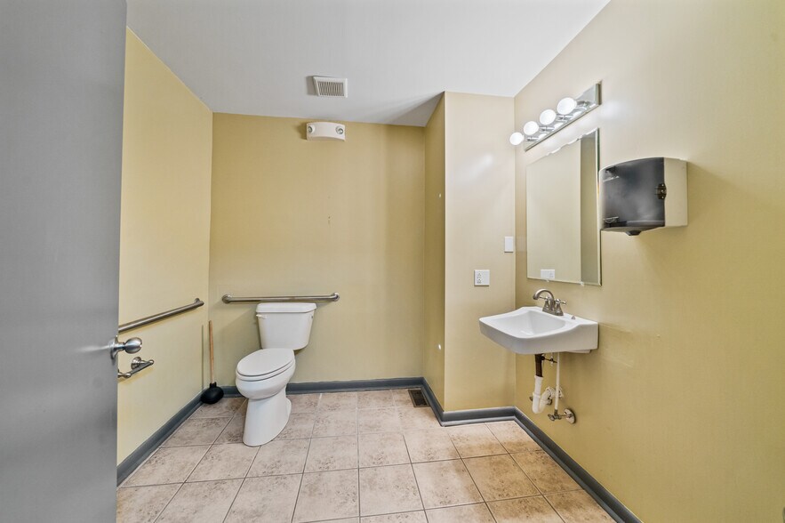 More Photos Of 1008 Oakwood Ave NW, Huntsville Medical For Lease