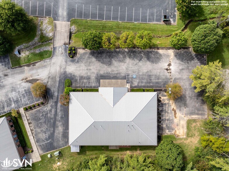 More Photos Of 1360 W 5th St, London Medical For Lease