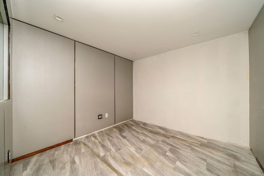 More Photos Of 111 Madison Ave, Hempstead Warehouse For Sale