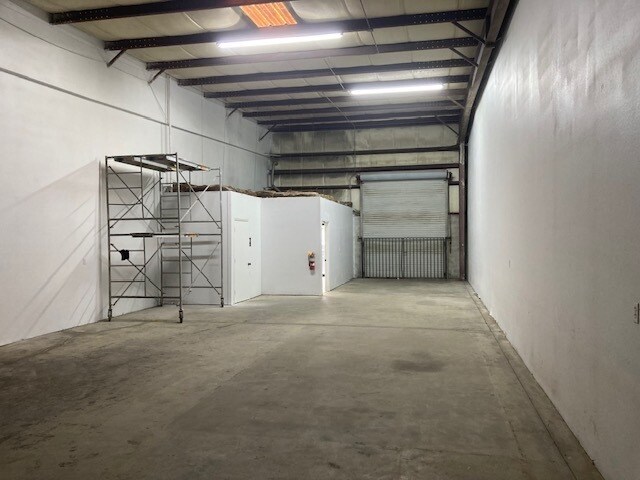 More Photos Of 1700-1708 Kelley Ave, Kissimmee Warehouse For Lease