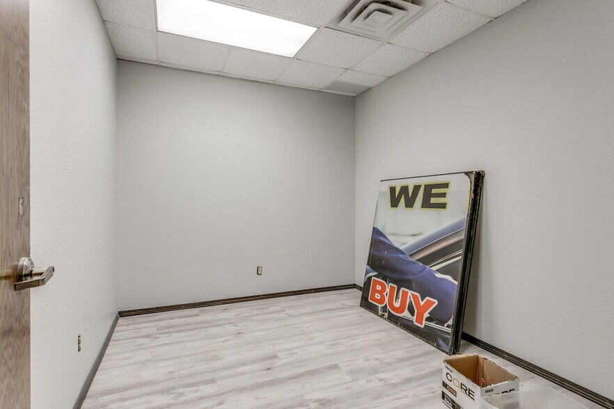 More Photos Of 3500 NW 39th St, Oklahoma City Office For Sale