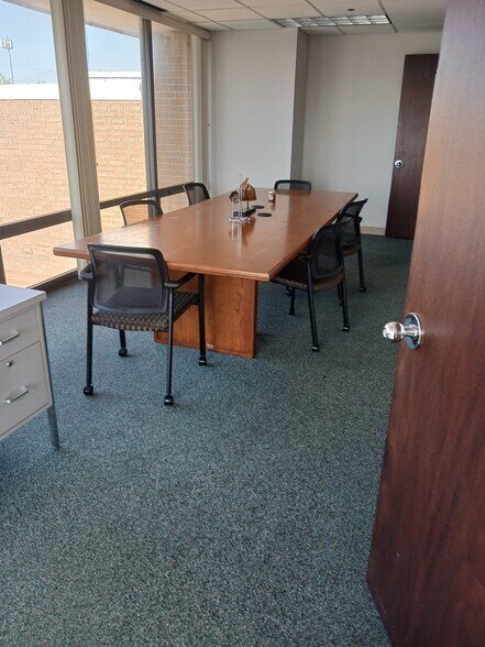 More Photos Of 880 N York Rd, Elmhurst Medical For Lease