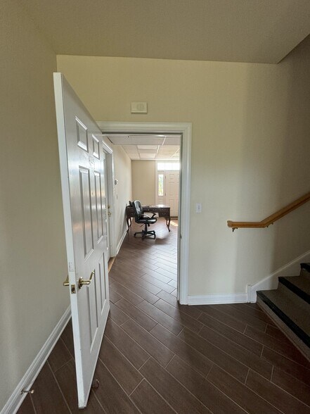 More Photos Of 1900 Manakin Rd, Manakin Sabot Office For Lease