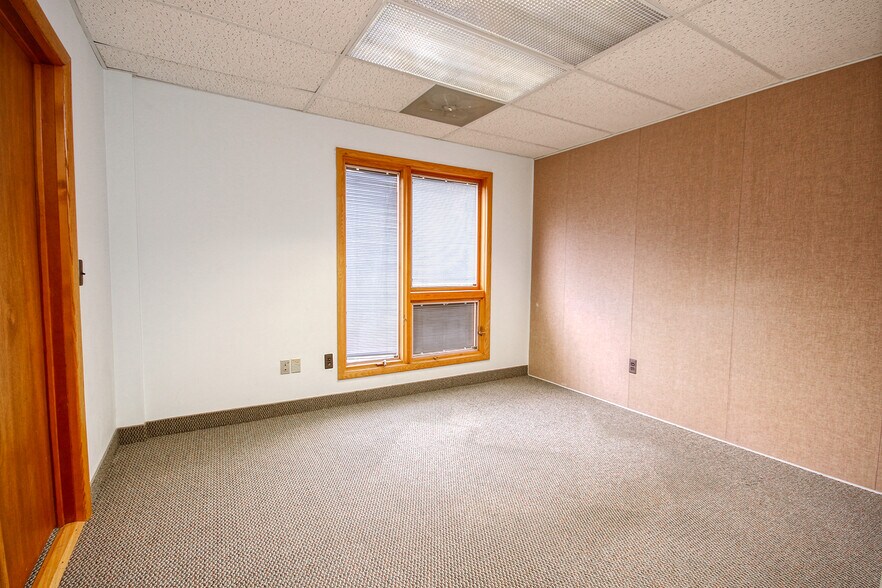 More Photos Of 509 Stillwells Corner Rd, Freehold Medical For Lease