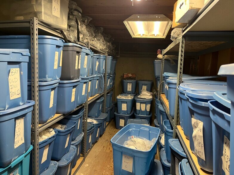 More Photos Of 122 W Pomona Ave, Monrovia Warehouse For Lease
