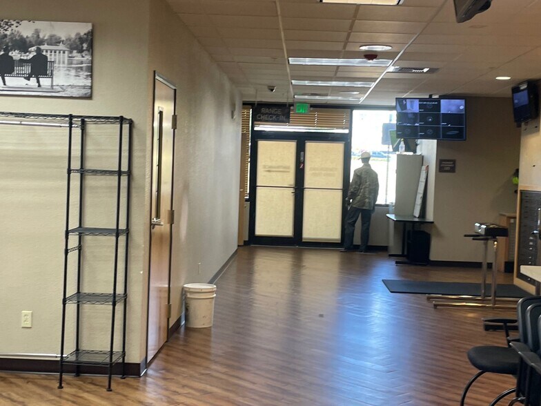 More Photos Of 6649 S Paris St, Centennial Storefront Retail Office For Sale