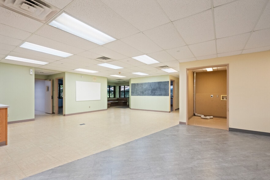 More Photos Of 1015 Michigan Ave, Logansport Flex For Sale